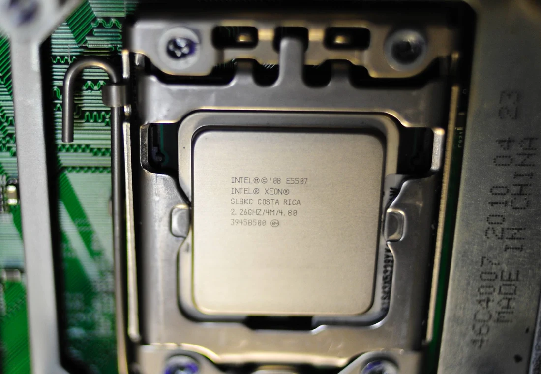 Xeon E5507 — label reference photo 1