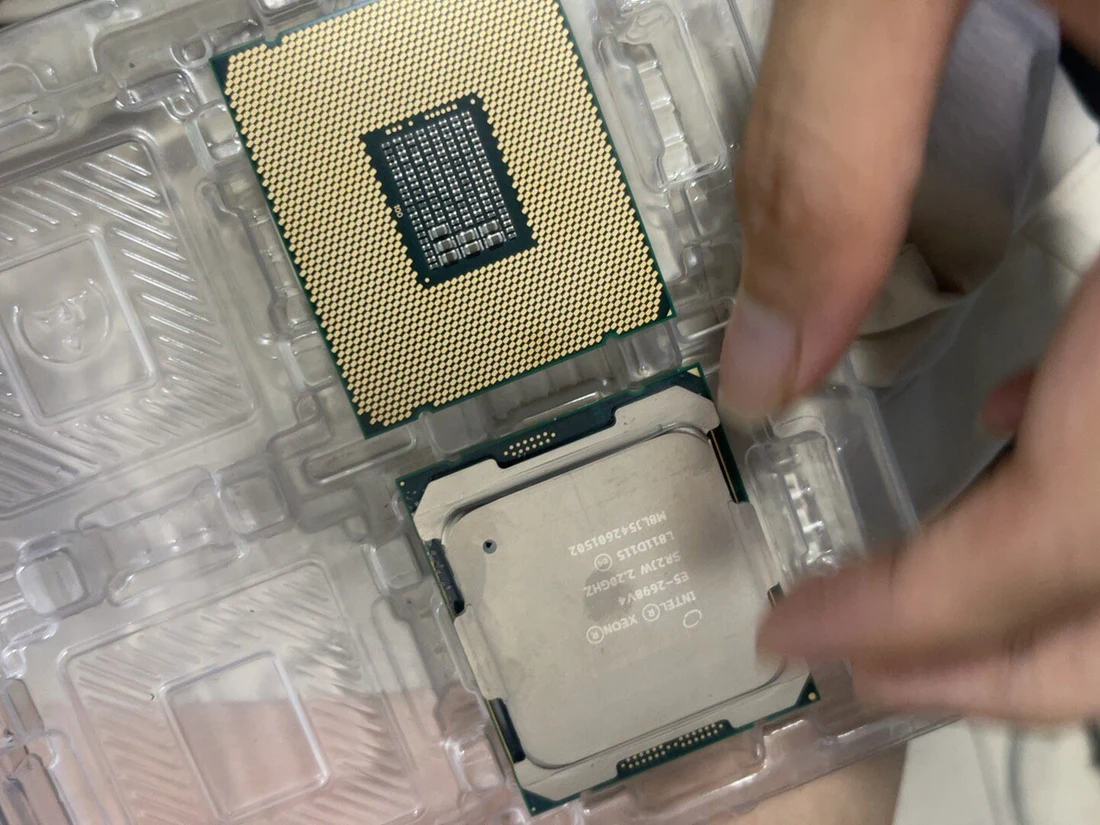 Intel Xeon E5-2699 v4 — product reference photo 1