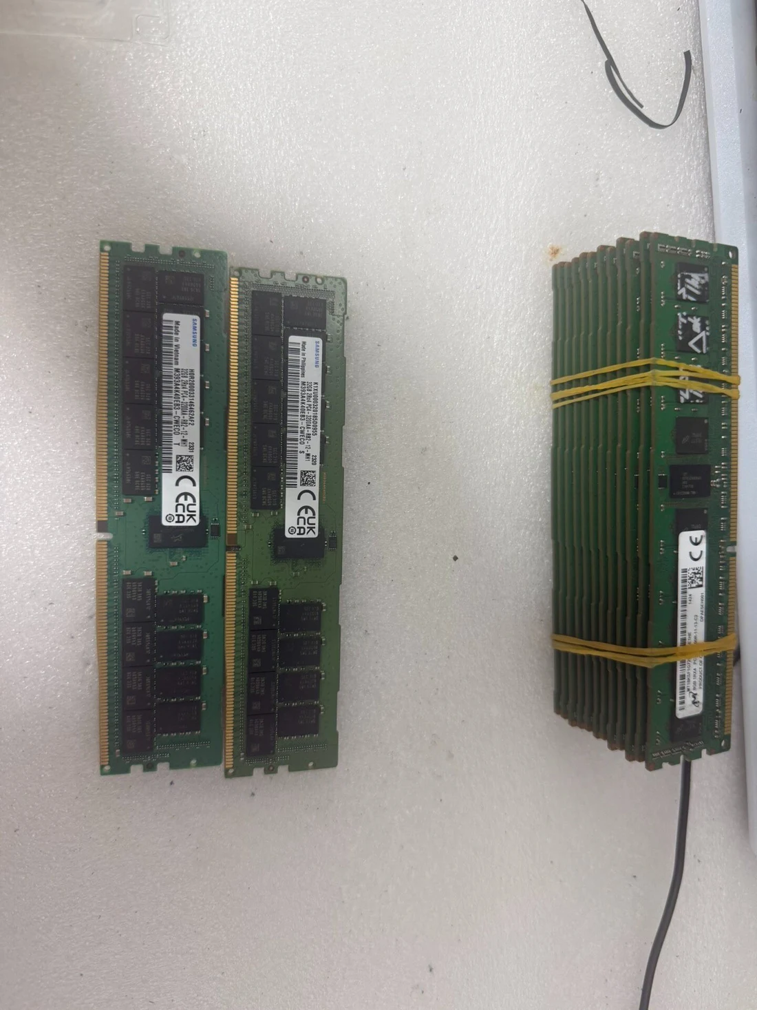 M393A4K40EB3-CWEC0 — reference photo including other products 1