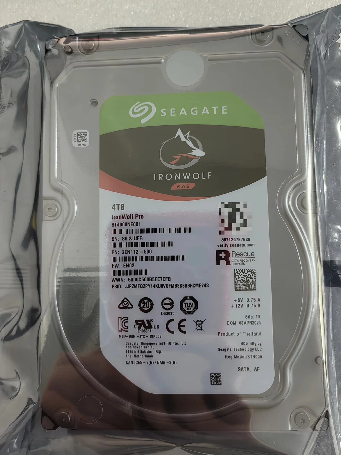 ST4000NE001 — product reference photo 1