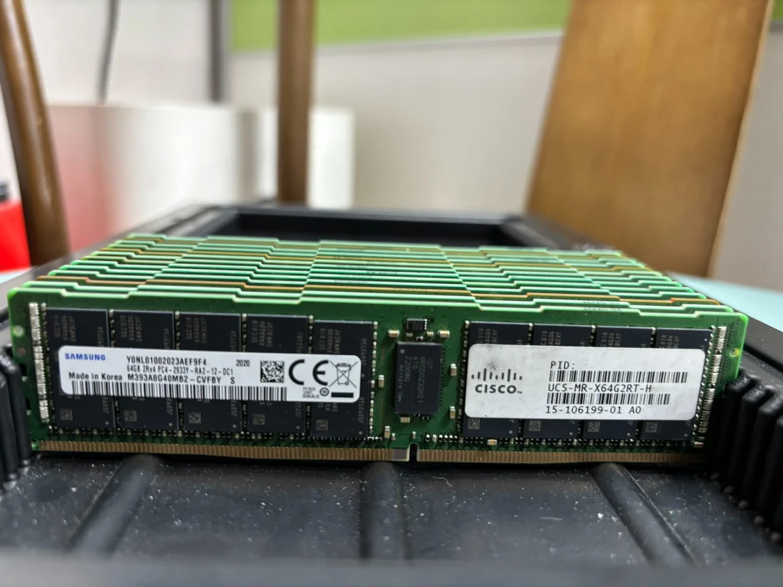 M393A8G40MB2-CVFBY — product reference photo 1