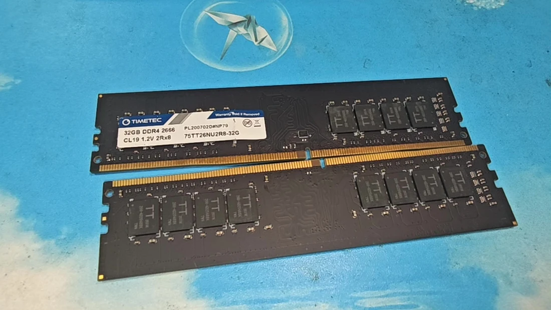 75TT26NU2R8-32G — product reference photo 1