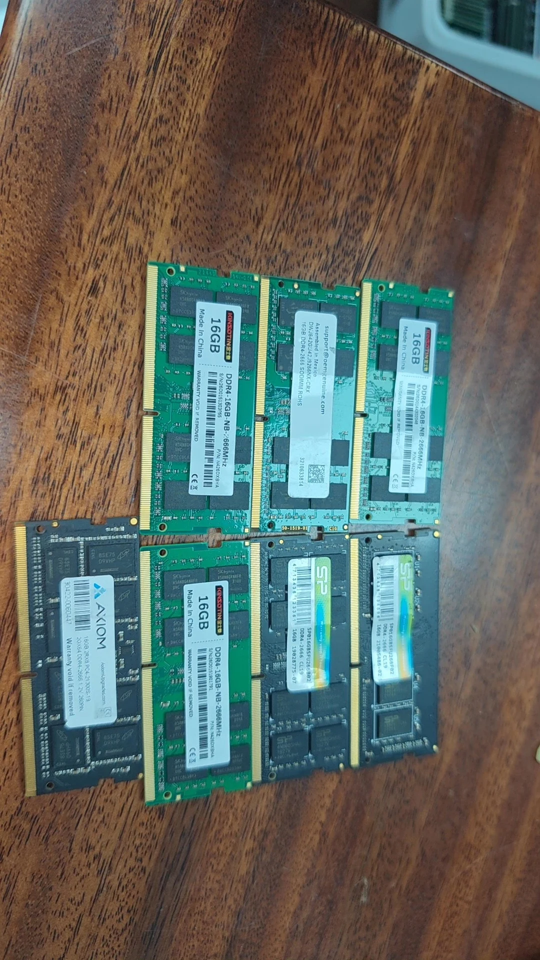 SP016GBSFU266F02 — reference photo including other products 1