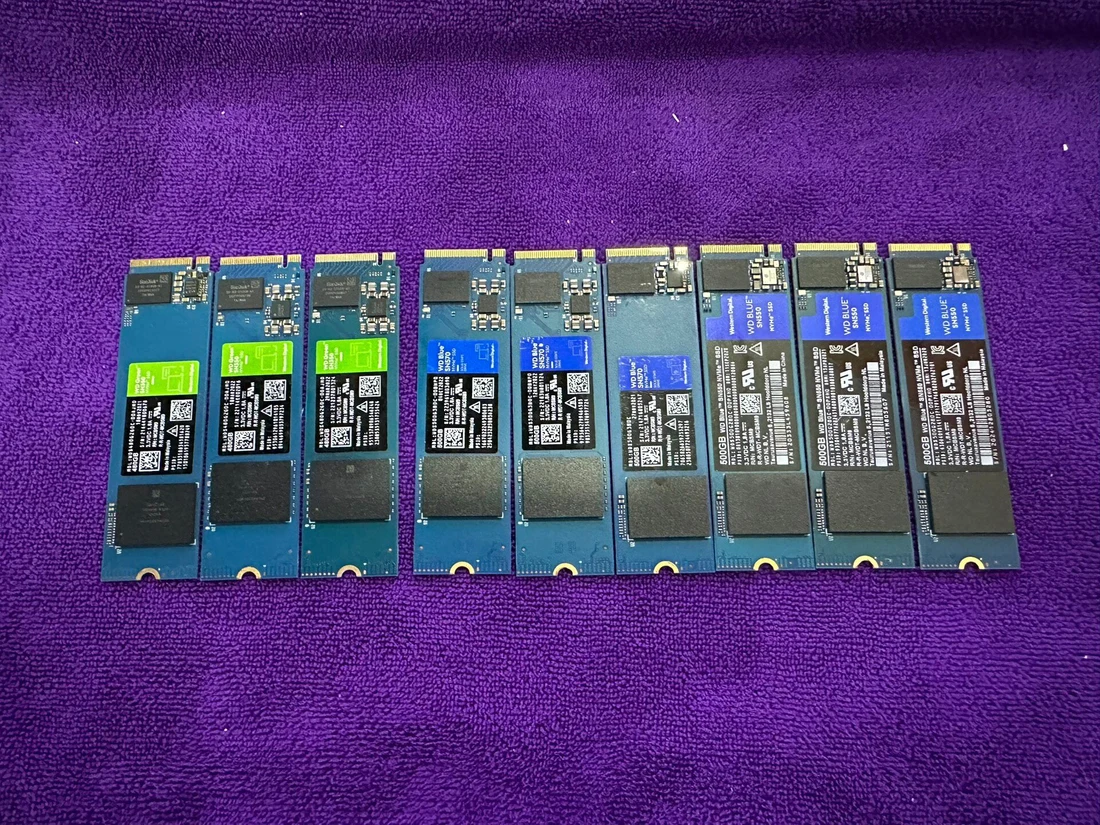 WDS500G3B0C-00BNN0 — reference photo including other products 1