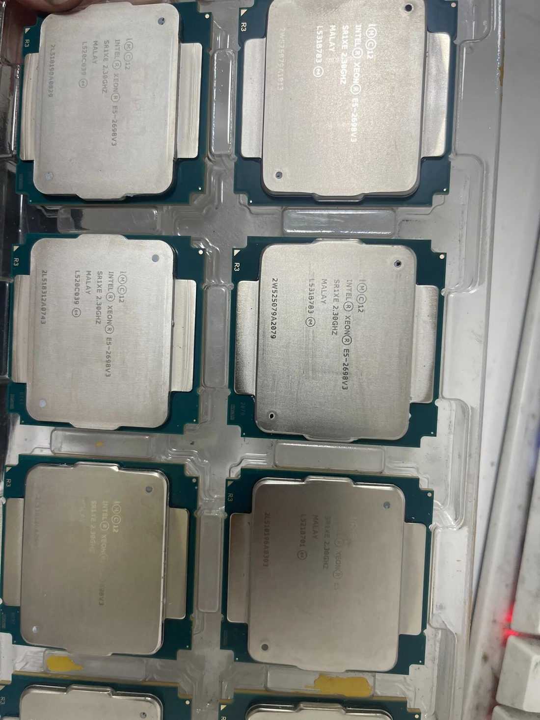 Intel Xeon E5-2698 v3 — product reference photo 1