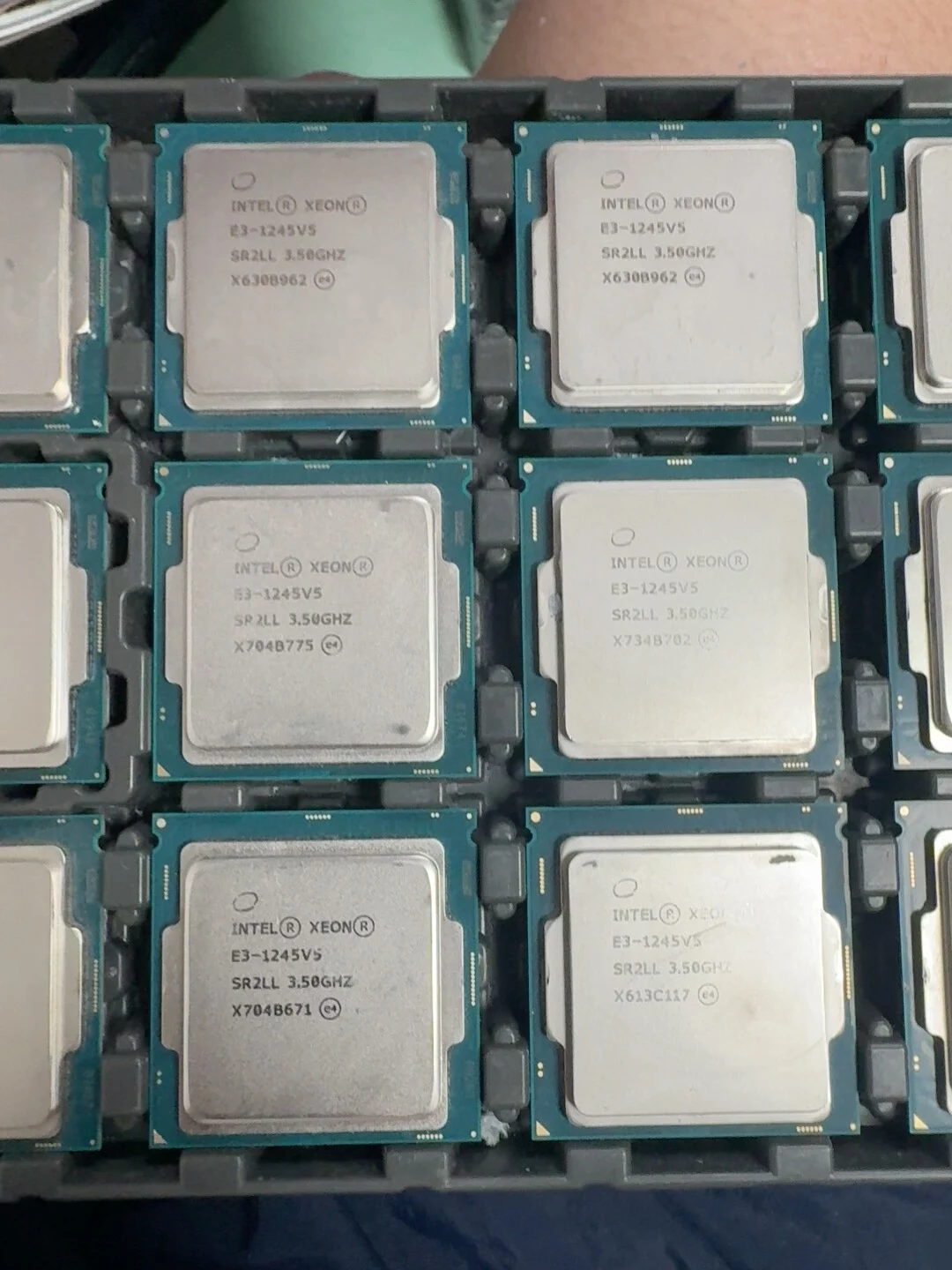 Intel Xeon E3-1245 v5 — product reference photo 1