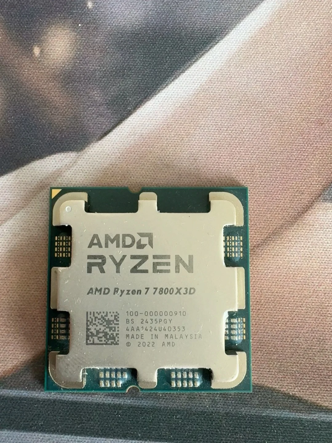 AMD Ryzen 7 7800X3D — product reference photo 1