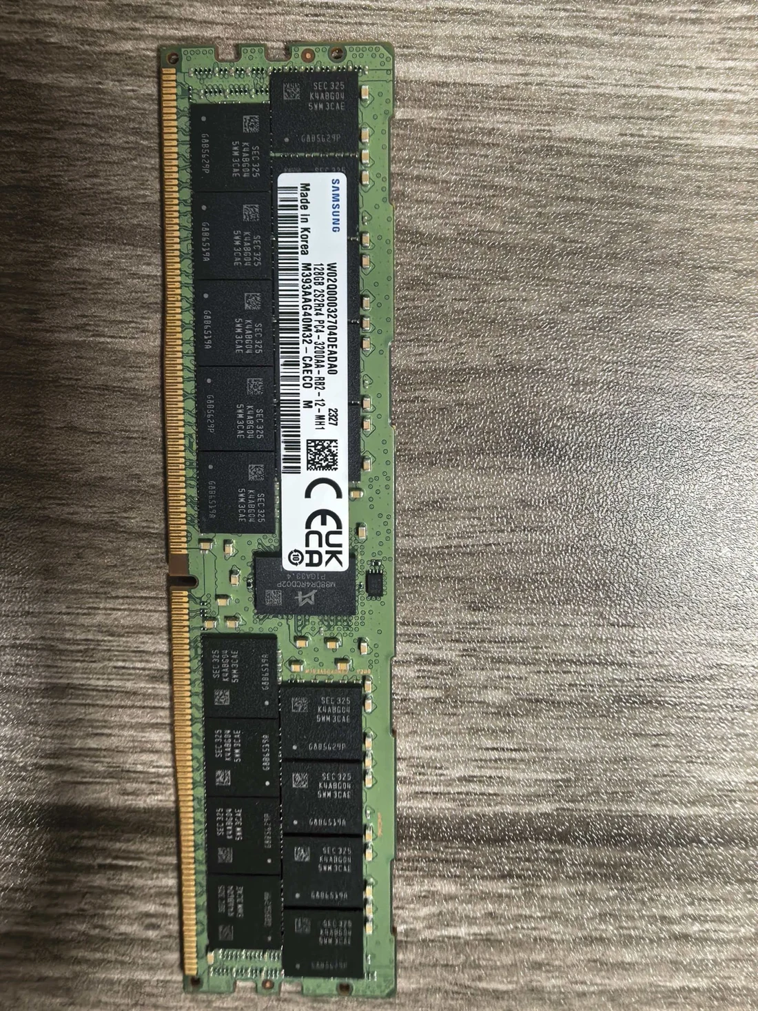 M393AAG40M32-CAEC0 — product reference photo 1