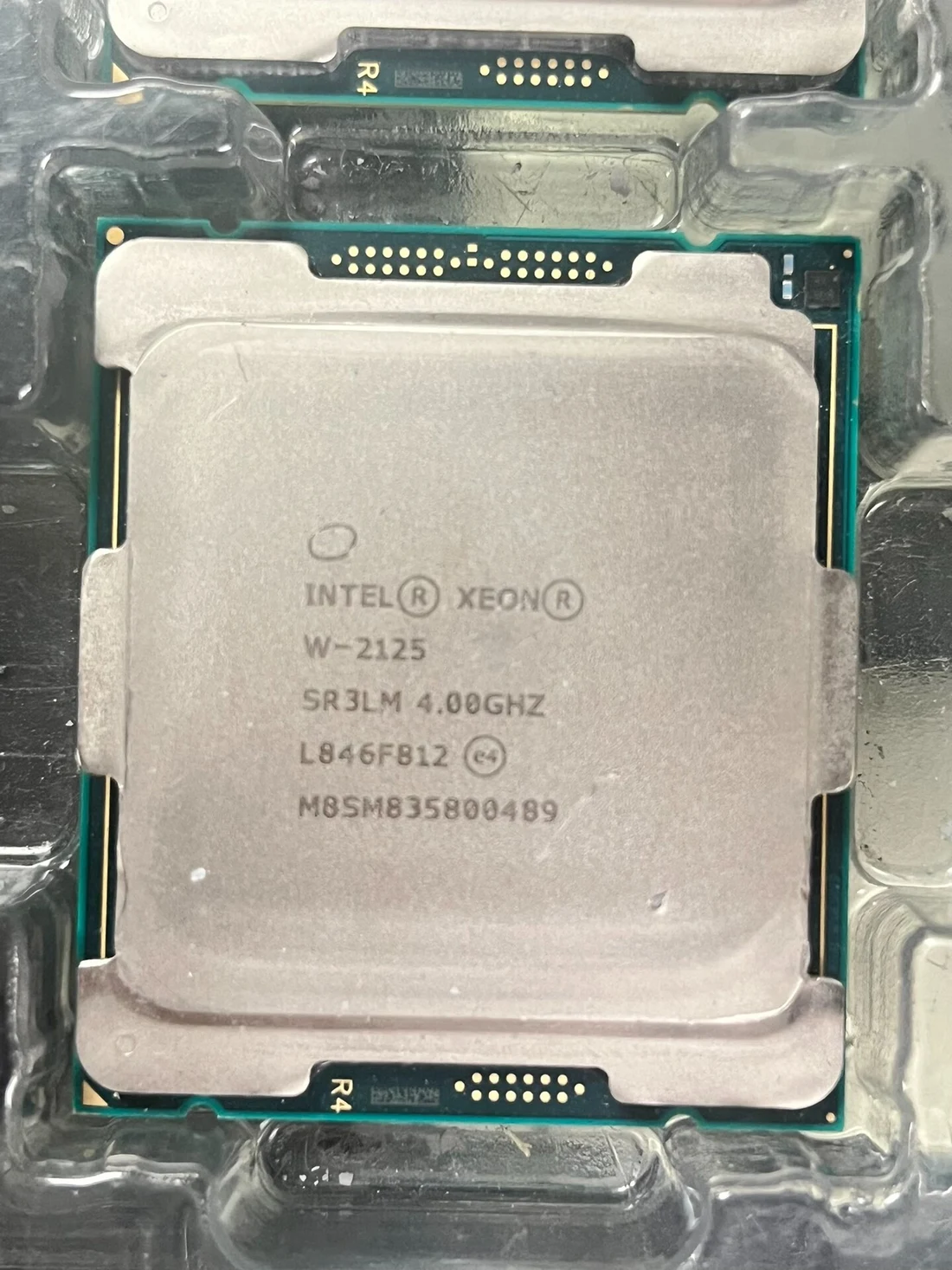 Intel Xeon W-2125 — product reference photo 1