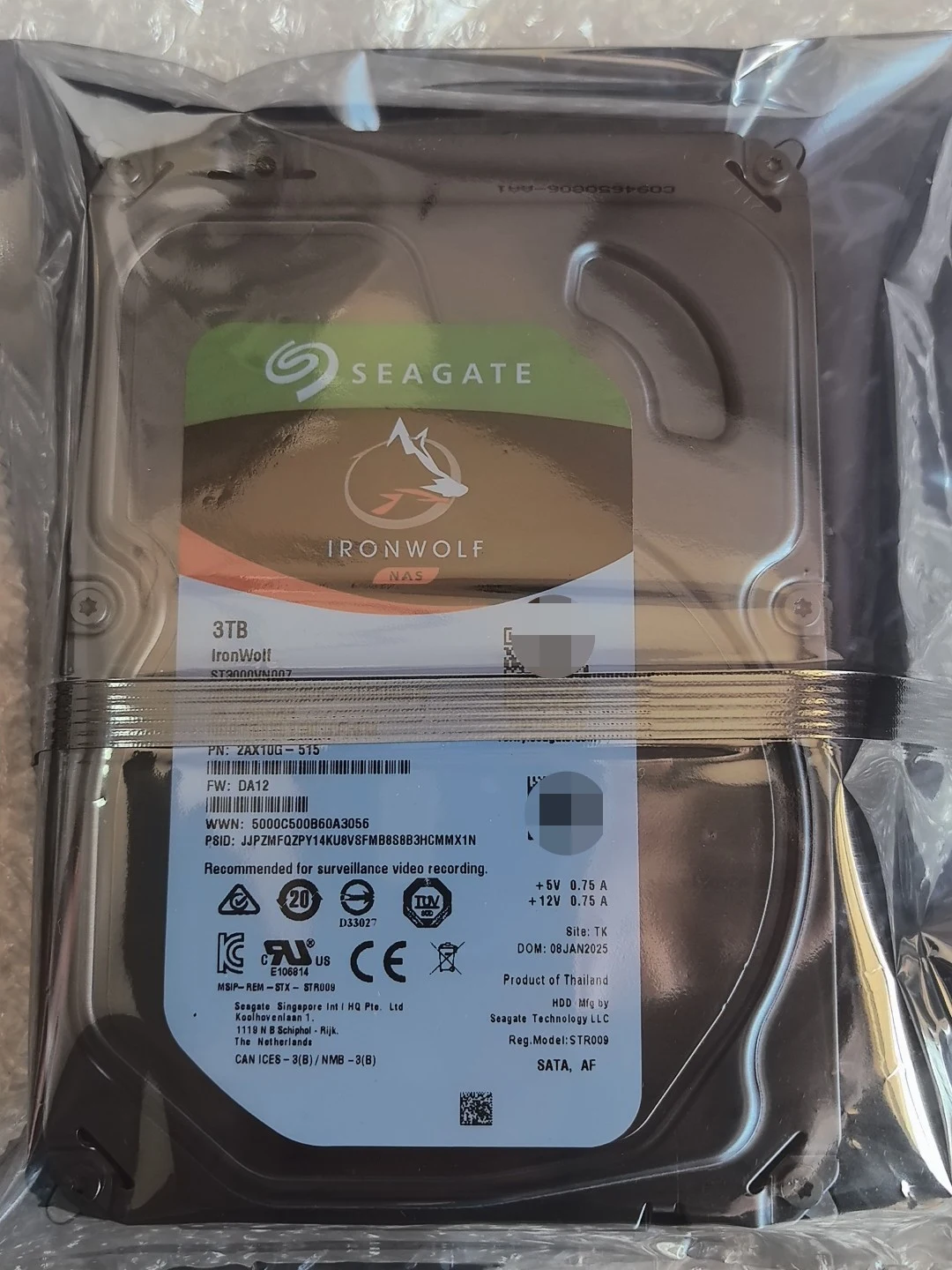 Seagate IronWolf 2TB — label reference photo 1