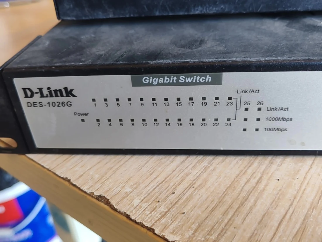 D-Link DES-1026G — product reference photo 1