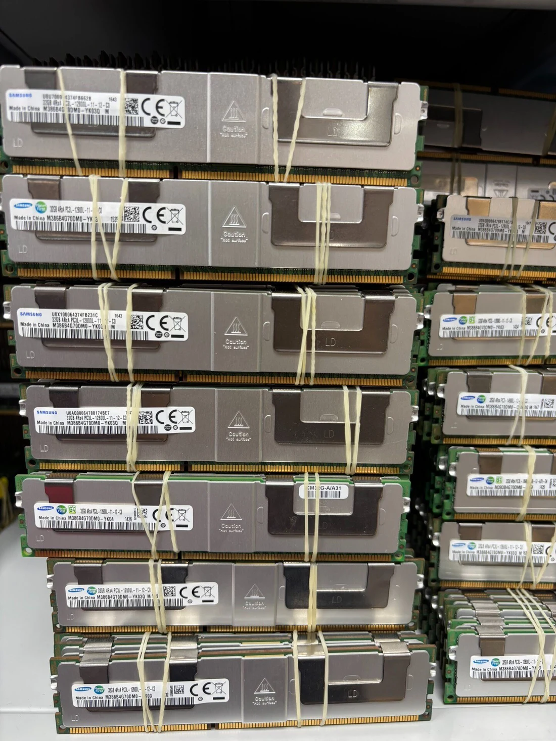 M386B4G70DM0-YK03Q — product reference photo 1