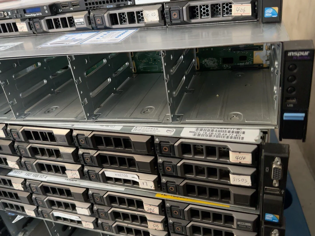 PowerEdge R910 — reference photo including other products 1
