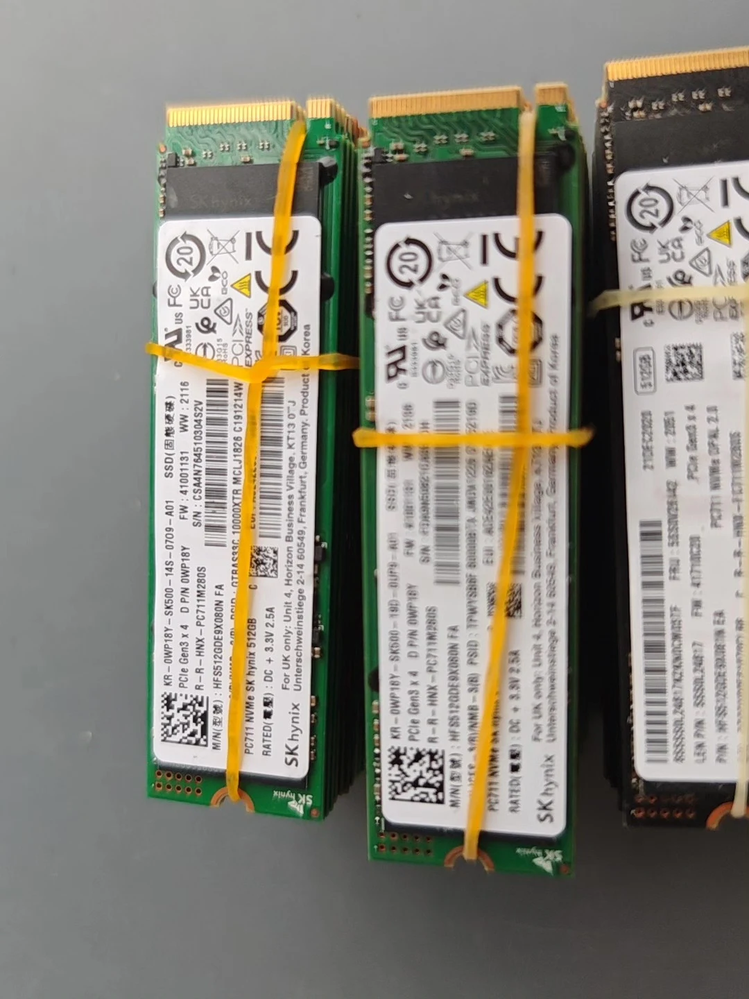 HFS512GDE9X080N — reference photo including other products 1