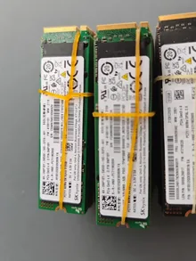 HFS512GDE9X080N — reference photo including other products 1