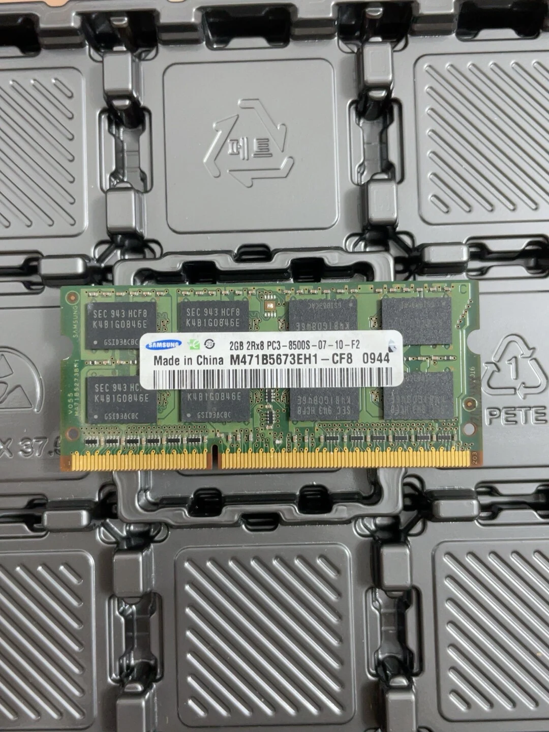 M471B5673EH1-CF8 — product reference photo 1