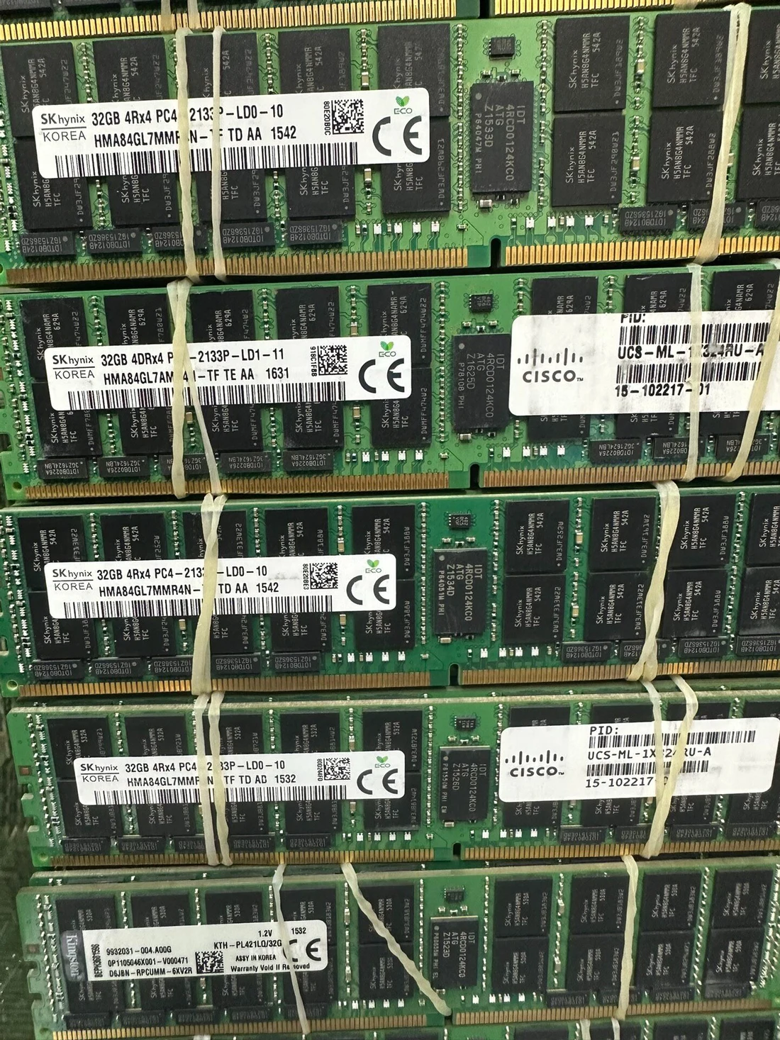 KTH-PL421LQ/32G — reference photo including other products 1