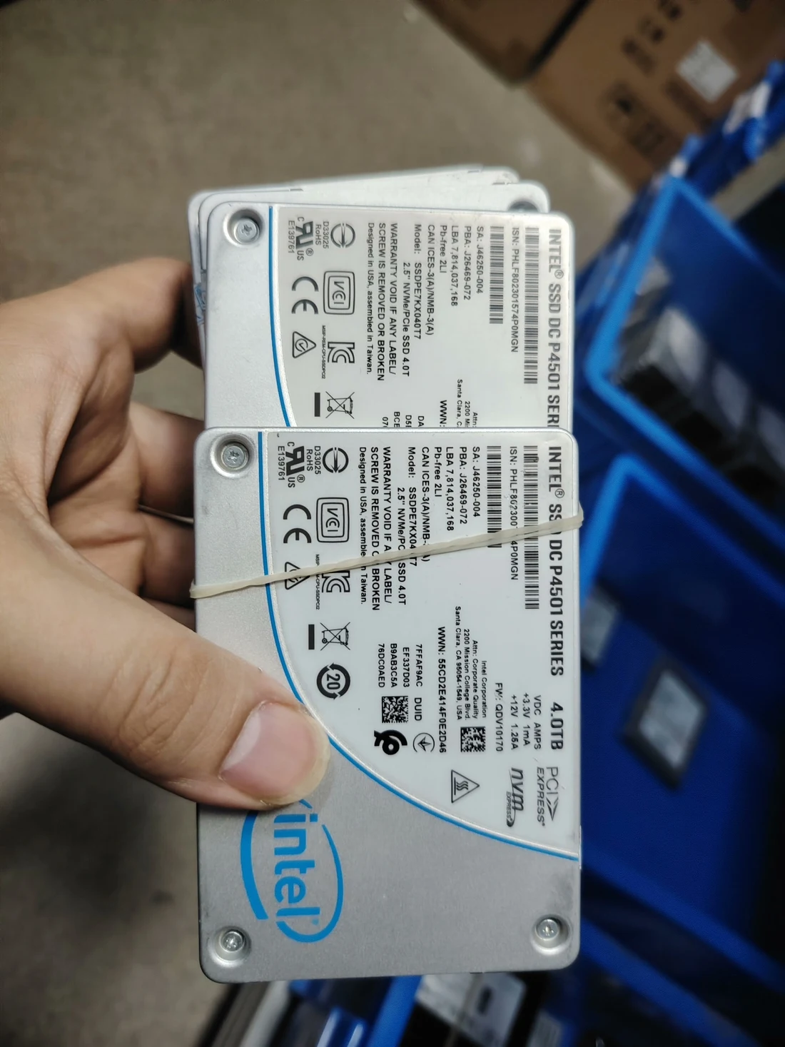 SSDPE7KX040T7 — label reference photo 1