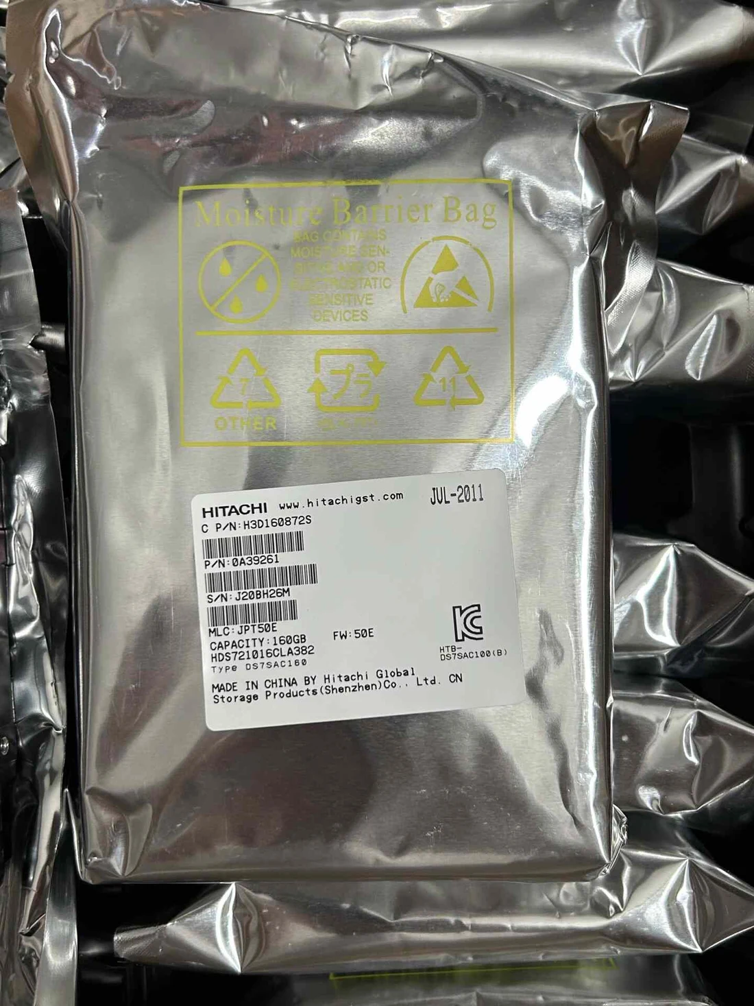 HDS721016CLA382 — product reference photo 1