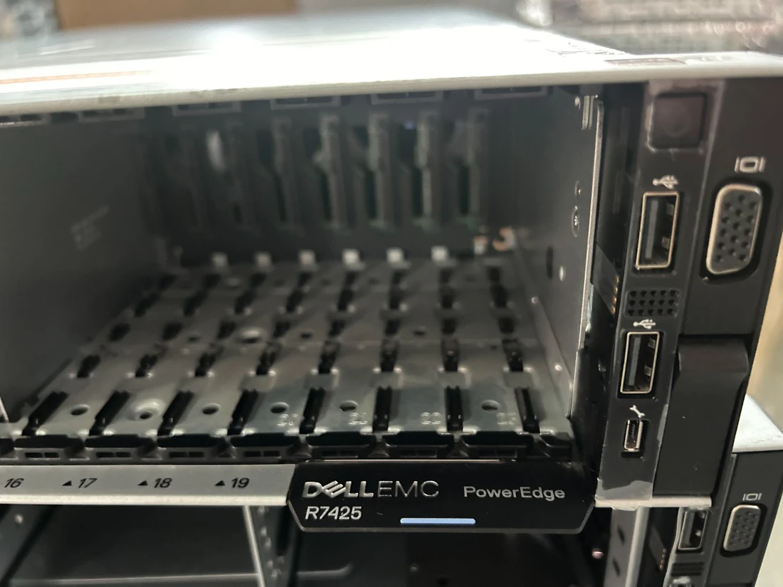 PowerEdge R7425 — label reference photo 1