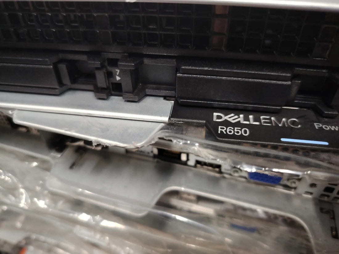 PowerEdge R650 — label reference photo 1