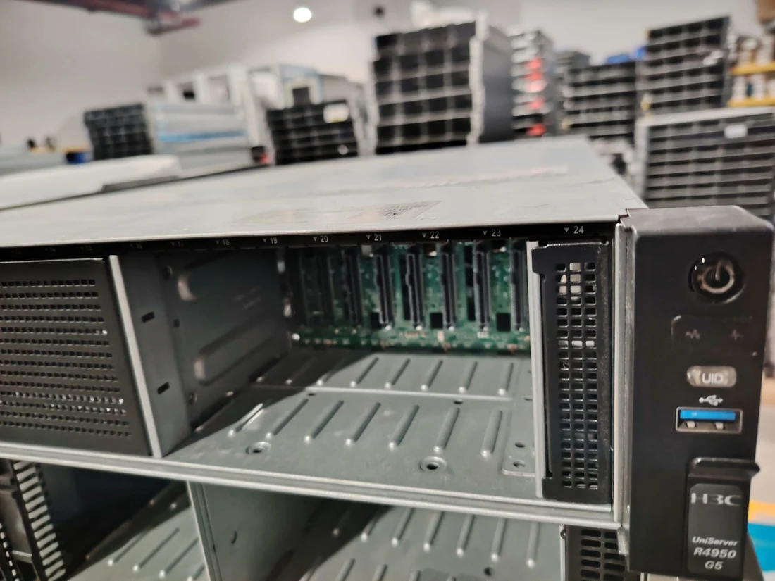 Uniserver R4950 G5 — product reference photo 1