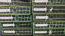 MT36KSF2G72PZ-1G6N1KF — reference photo including other products 5