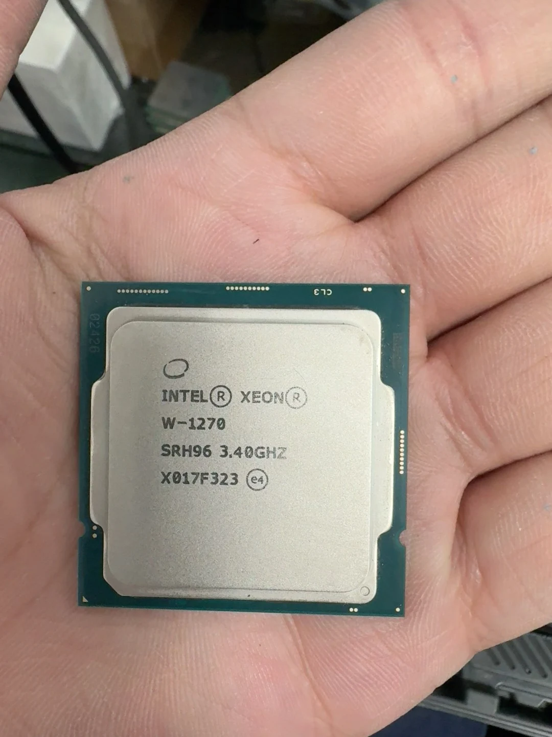 Intel Xeon W-1270 — product reference photo 1
