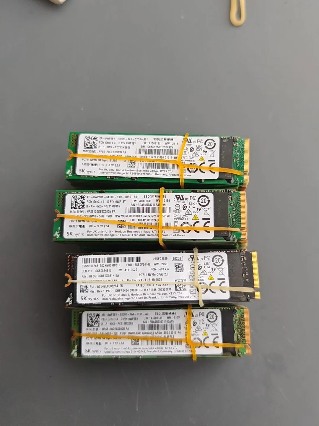 HFS512GDE9X081N — reference photo including other products 1