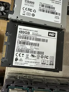 WDS480G2G0A-00JH30 — reference photo including other products 1