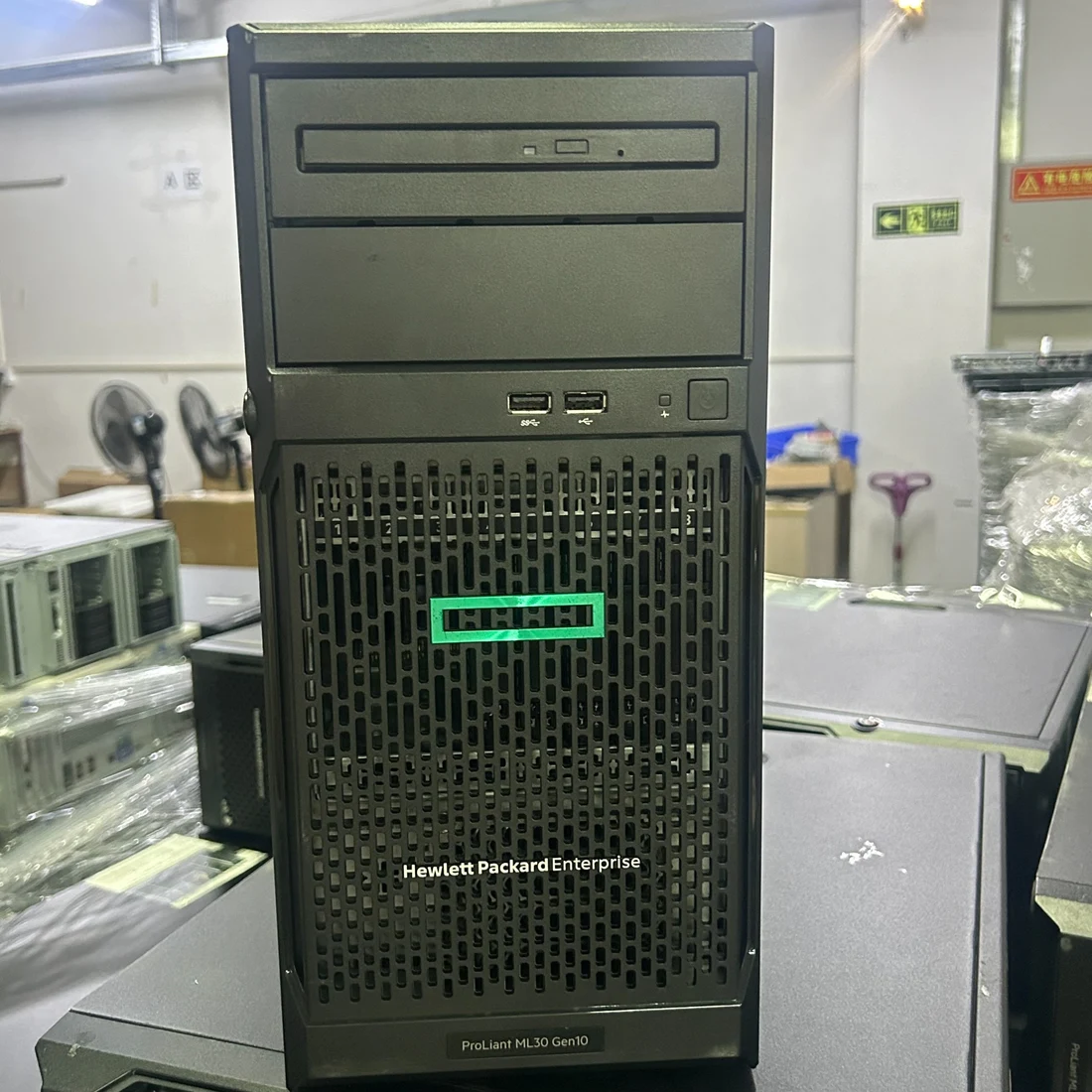 ProLiant ML30 Gen10 — product reference photo 1
