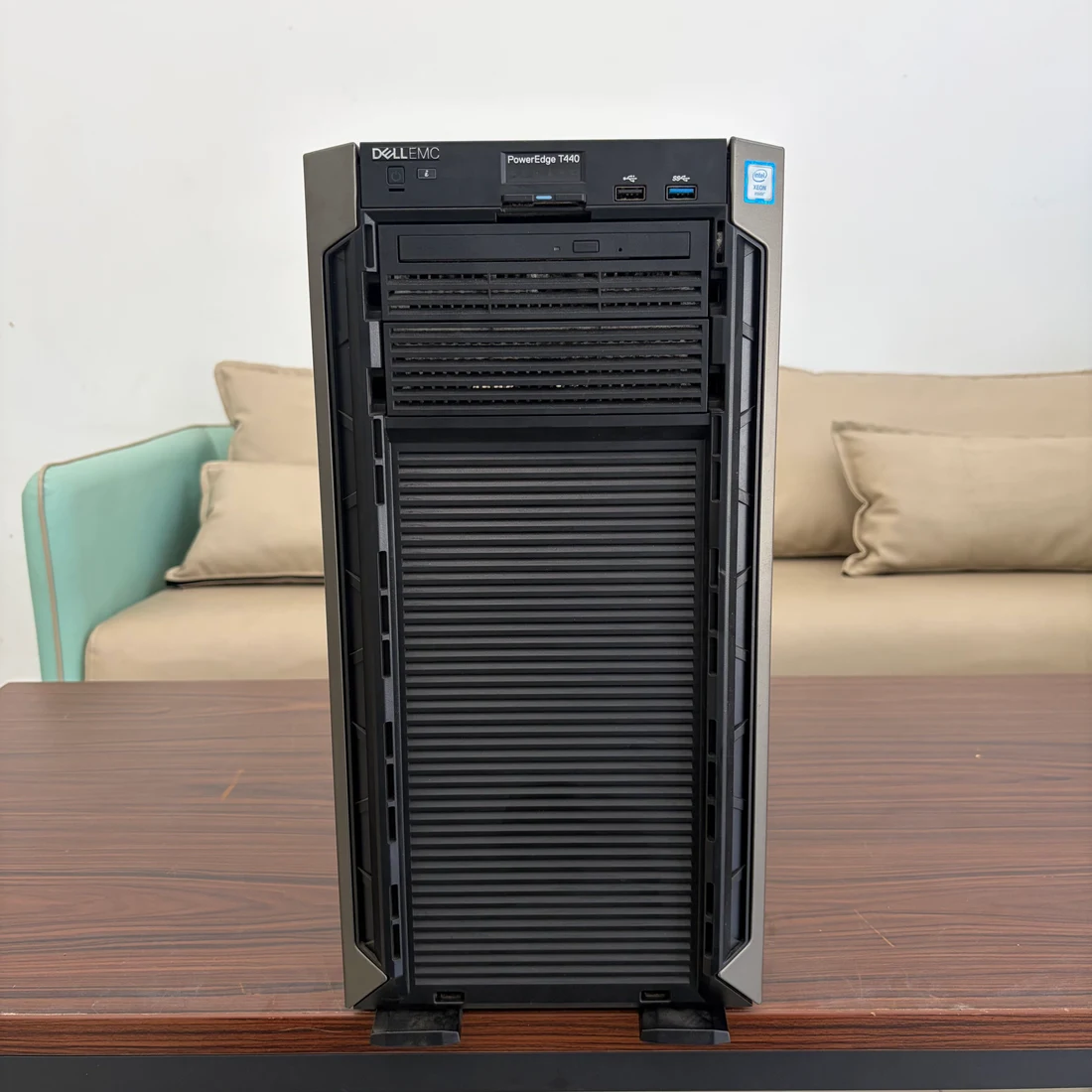 PowerEdge T440 — product reference photo 1