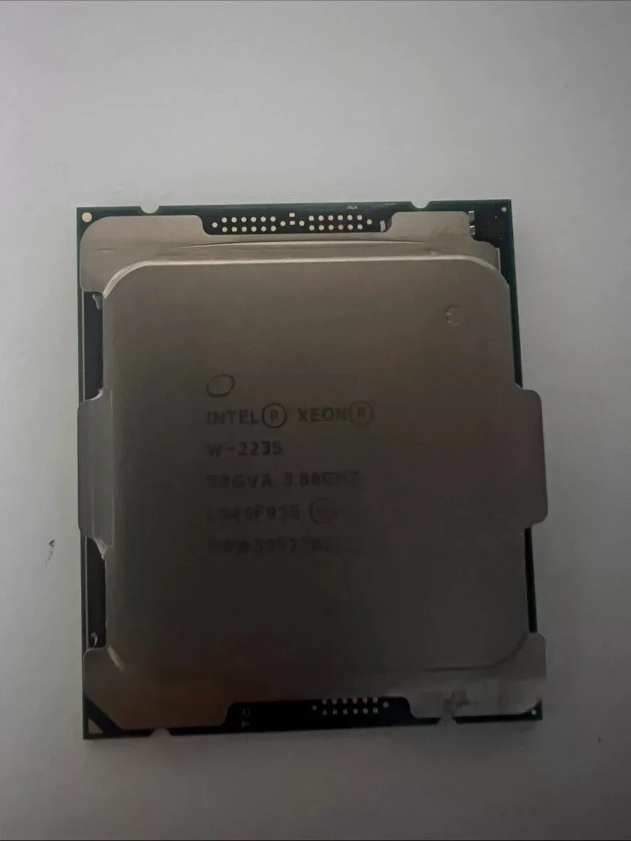 Intel Xeon W-2235 — product reference photo 1