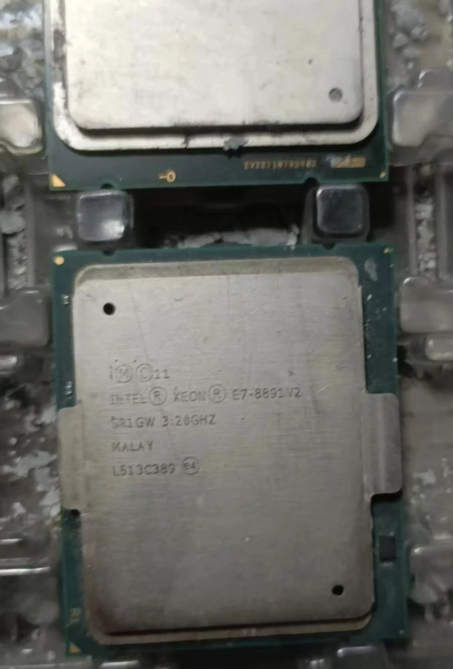 Intel Xeon E7-8893 v2 — product reference photo 1