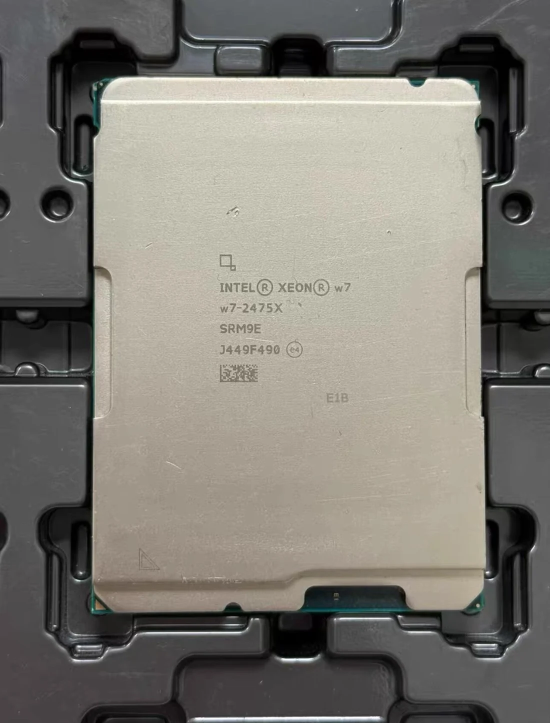 Intel Xeon w7-2475X — product reference photo 1