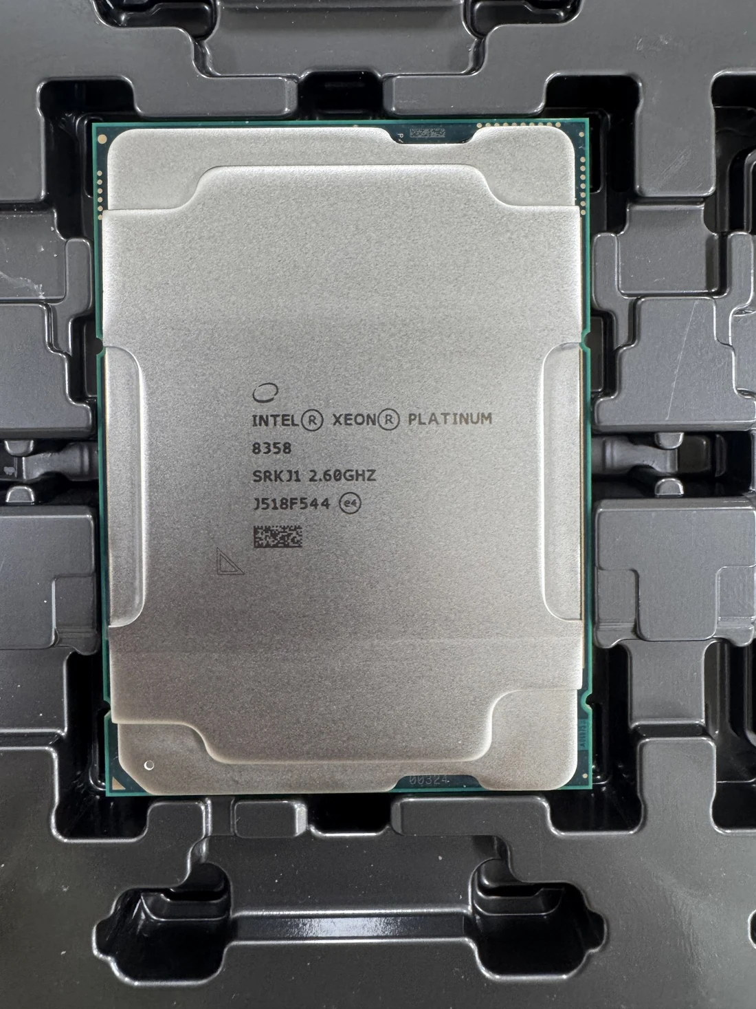 Intel Xeon Platinum 8358 — product reference photo 1