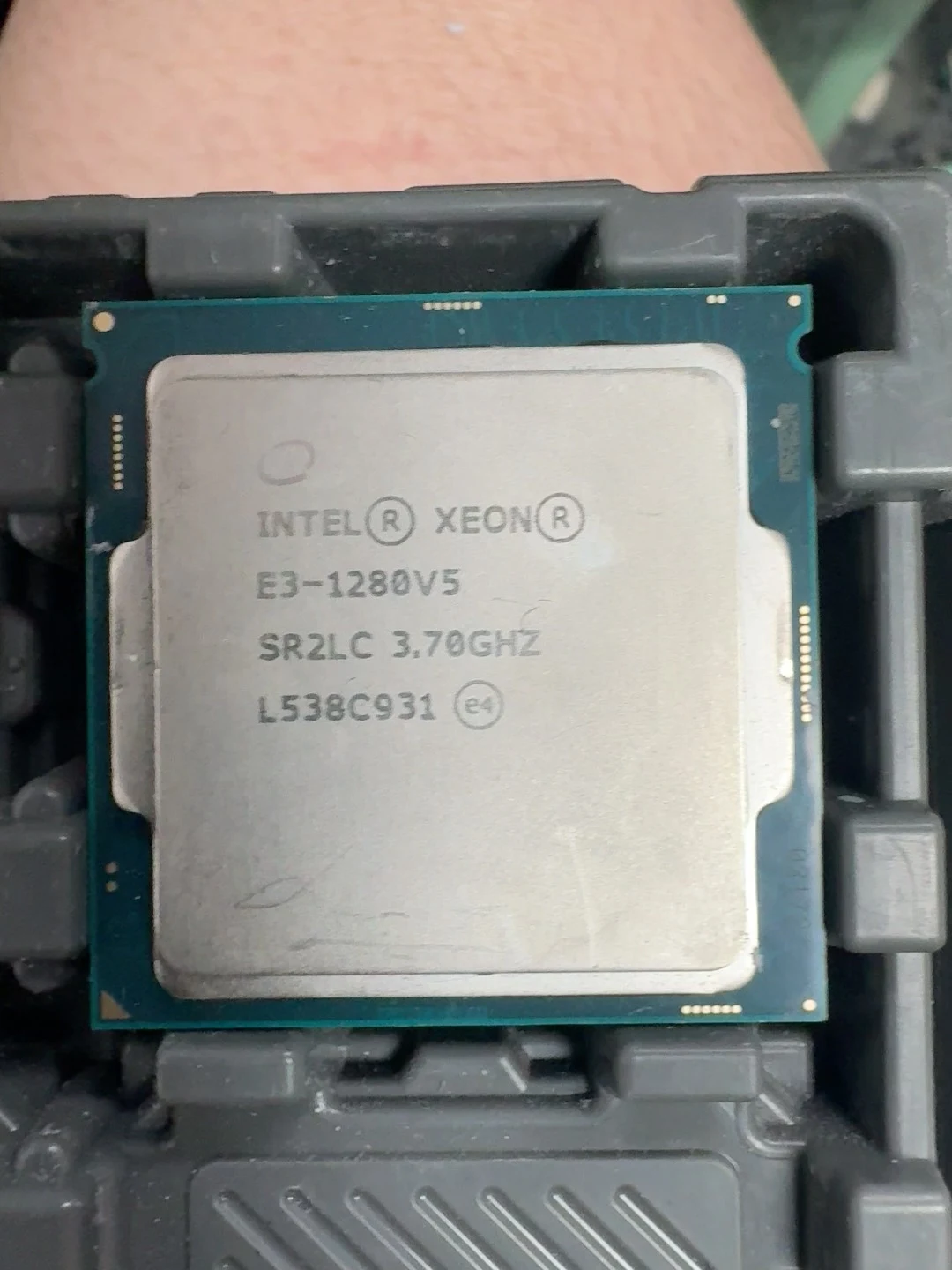 Intel Xeon E3-1280 v5 — product reference photo 1