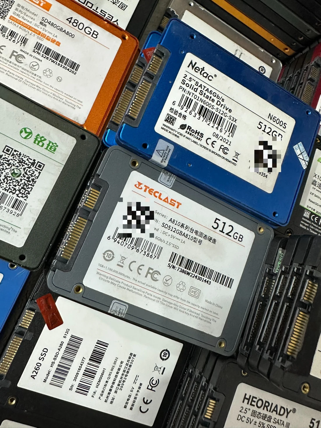 SD512GBA810 — reference photo including other products 1